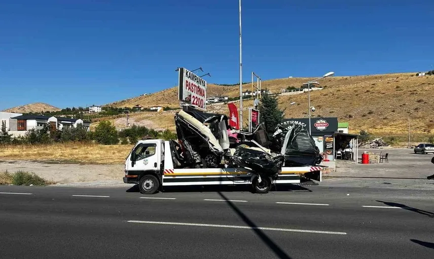 Kayseri'de otobüs ile minibüs çarpıştı: 3 kişi hastaneye kaldırıldı