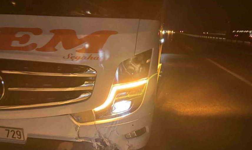 Tosya'da otomobil otobüse çarptı: yaralılar hastaneye kaldırıldı