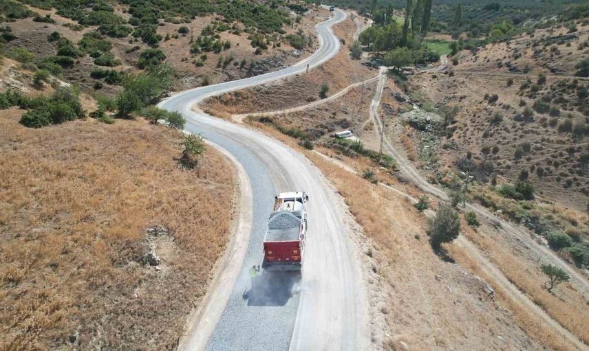 Manisa'nın 10 mahallesine ulaşımı kolaylaştıran asfalt çalışması tamamlandı