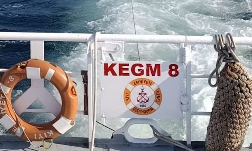 Küçükçekmece’de makine arızası nedeniyle sürüklenen tekne kurtarıldı