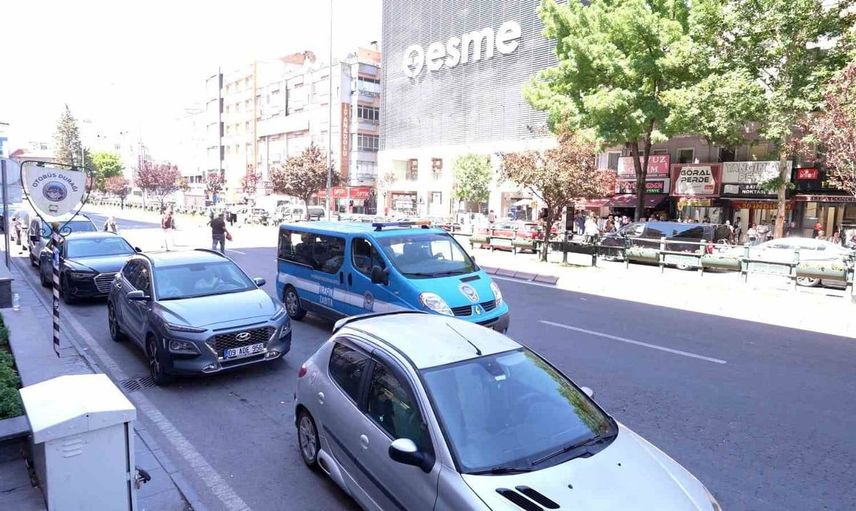Büyükşehir zabıtadan otobüs duraklarında denetim