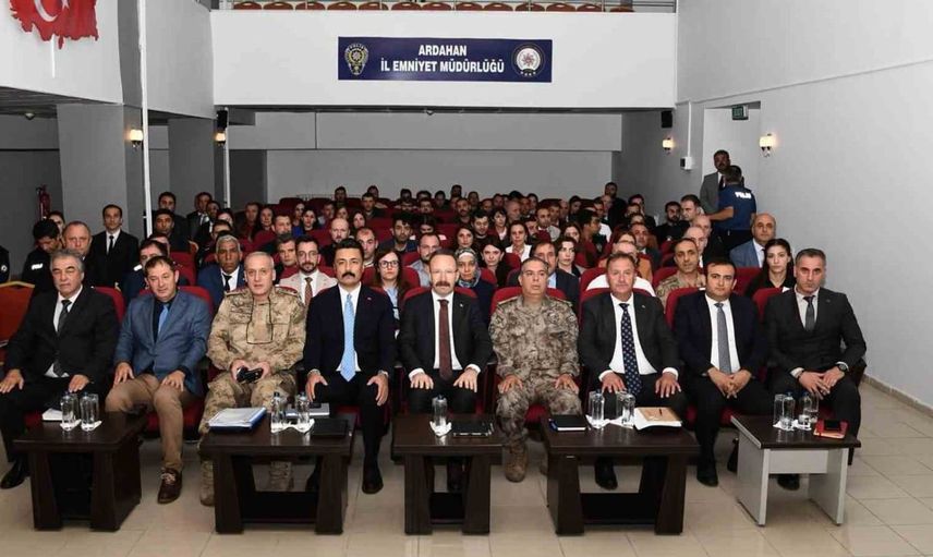 Ardahan'da okul güvenliği toplantısı: eğitimde güvenli ortam sağlanacak