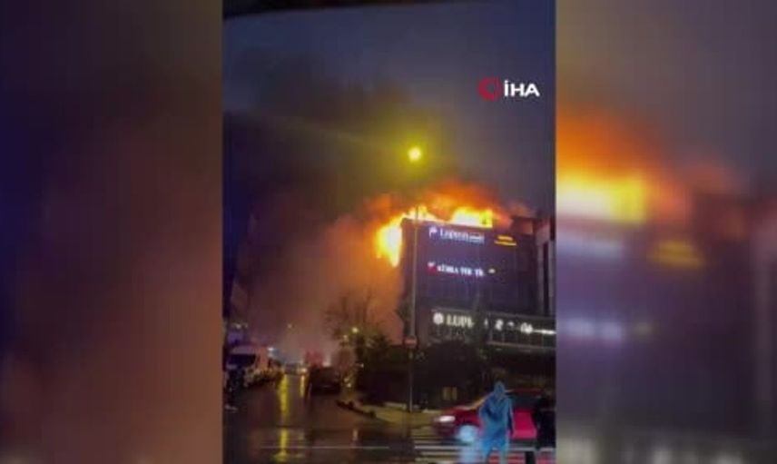 Küçükçekmece'de tekstil atölyesi yangınla savaş veriyor