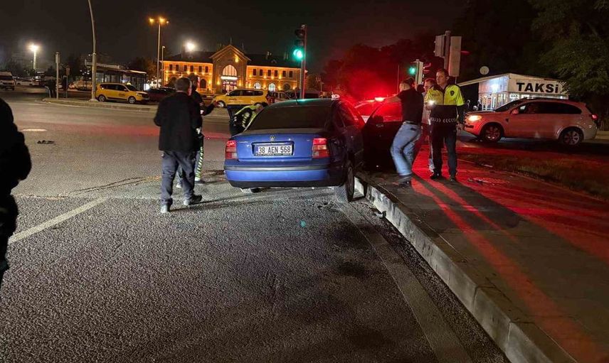 Alkollü sürücü kaza yapınca yakalandı: 2 yaralı