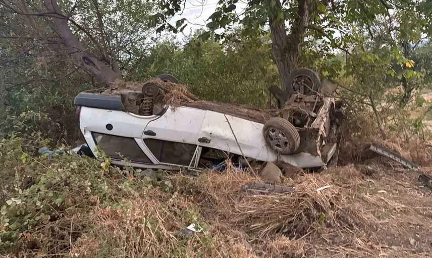 İnegöl'de kontrolden çıkan otomobil şarampole uçtu: 8 kişi yaralandı