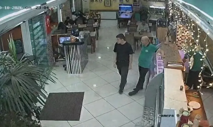 Manisa'da feci kaza: Tur otobüsü güvenlik kameralarına böyle yansıdı