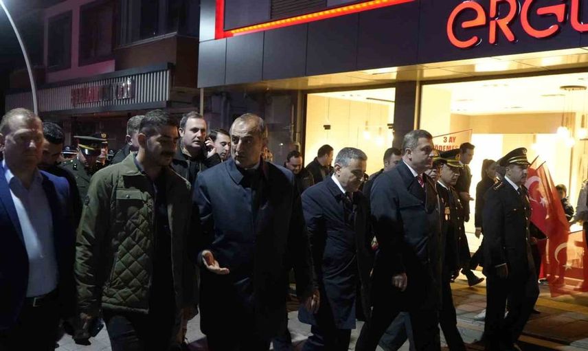 Cumhuriyet coşkusuyla gümüşhane sokakları inledi