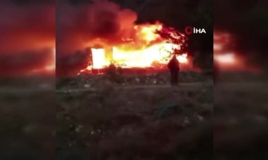 Amasya'da yangın felaketi: Tek katlı ahşap ev tamamen yandı