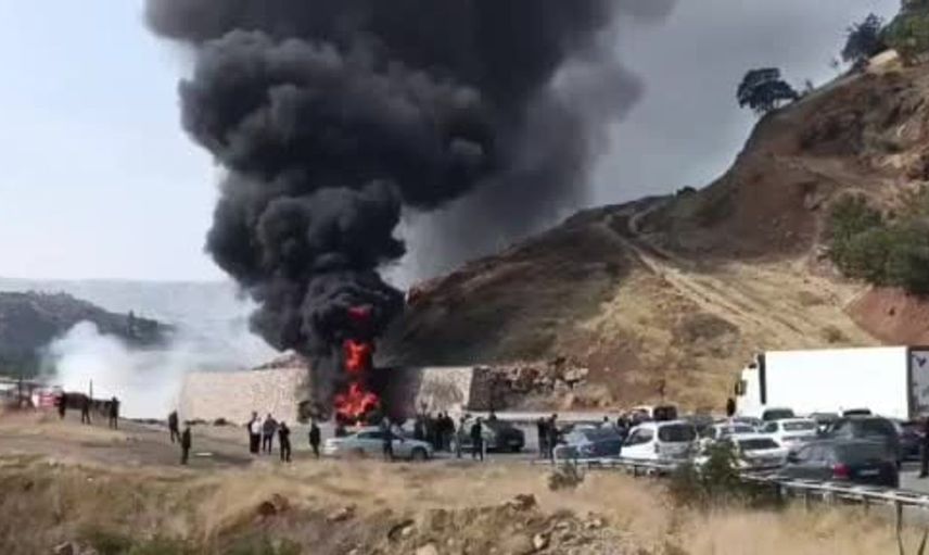 Bitlis-Diyarbakır yolunda tır yangını: Yaralı sürücü hastaneye kaldırıldı