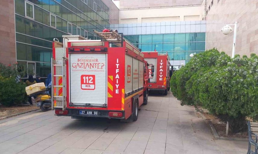 Gaziantep'te hastane bodrumunda elektrik odasında yangın paniği