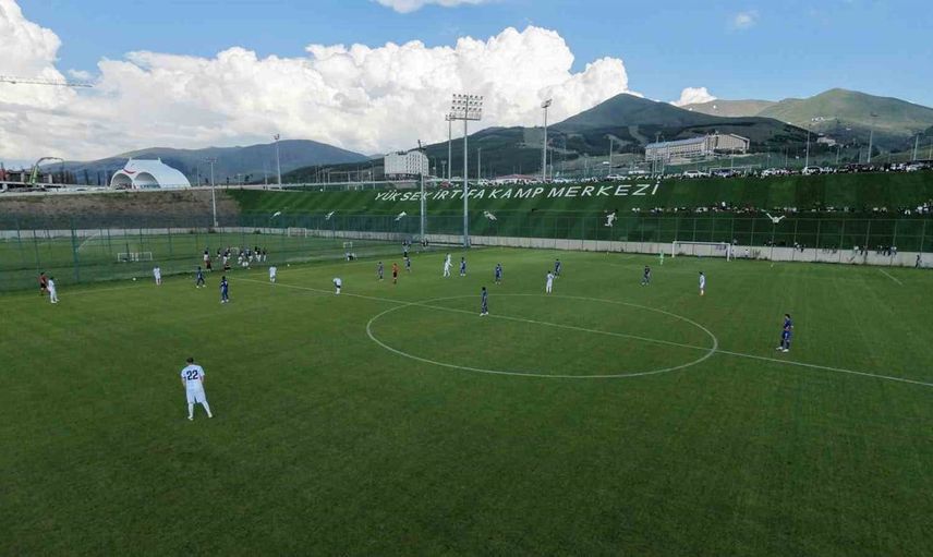 Erzurumspor FK hazırlık maçında Çaykur Rizespor ile 0-0 berabere kaldı