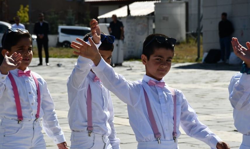 Sarıkamış'ta ilköğretim haftası kutlamaları renkli görüntülere sahne oldu