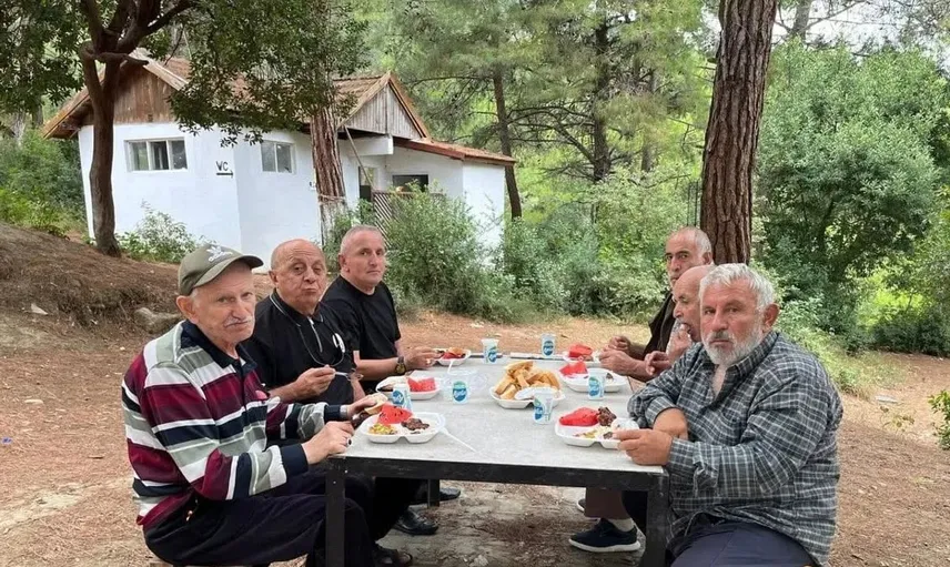 Gerze huzurevi sakinleri doğanın tadını çıkardı
