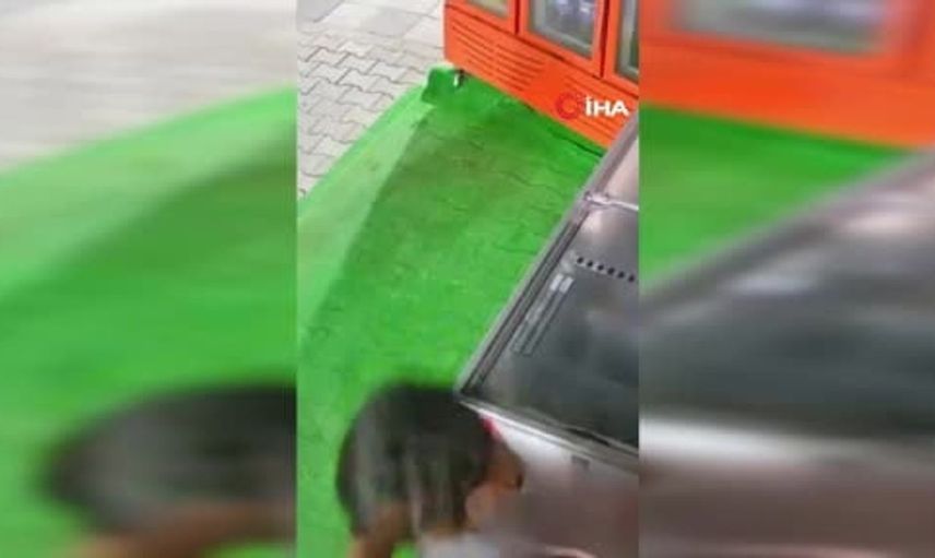 Düzce'deki gençlerden örnek davranış: Ekmek alıp parayı bırakmayı unutmadılar