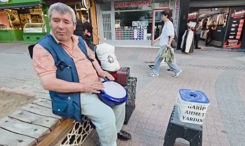 Görme engelli Garip Ahmet, Kütahya'da sokaklara neşe sağıyor