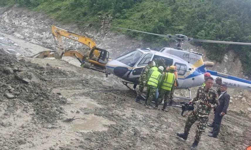 Nepal'deki sel felaketinden 10 gün sonra hidroelektrik tünelinden 2 işçi kurtarıldı