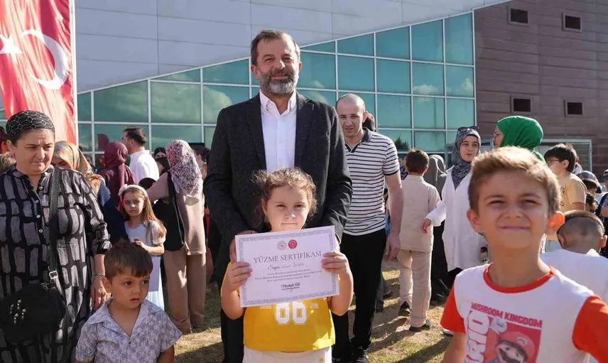 Gürsu'da çocuklar yüzme öğrenirken geleceğin sporcuları yetişiyor