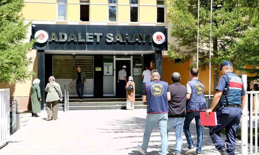 Bayburt'ta 15 yıl 4 ay hapis cezası bulunan hükümlü yakalandı