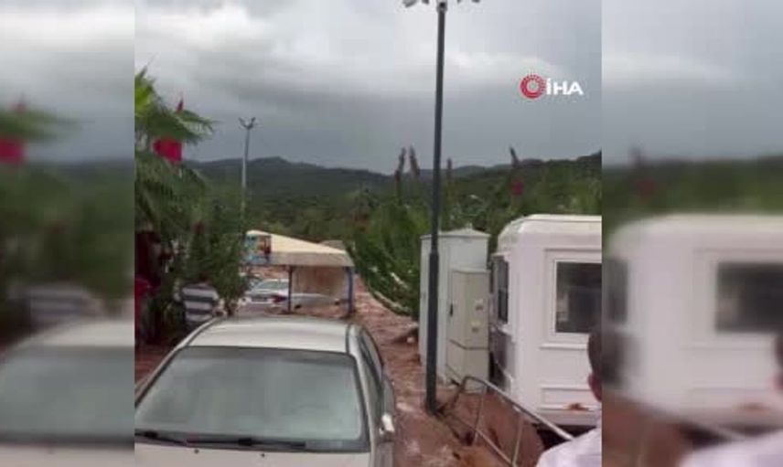 Antalya'da yağmur hayatı durma noktasına getirdi