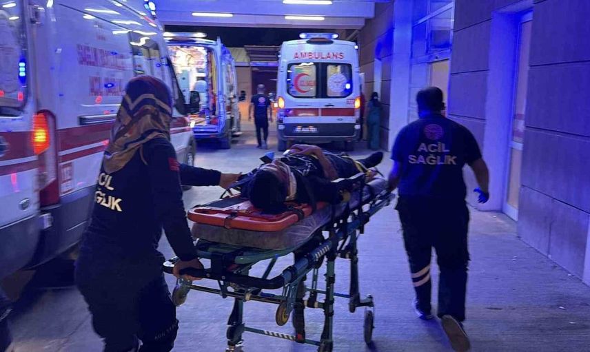 Adıyaman'da motosiklet ve otomobil çarpıştı, 2 kişi yaralandı