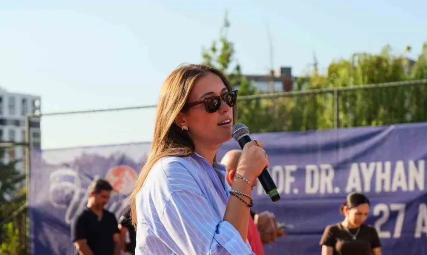 Bursa tenis tutkunları Prof. Dr. Ayhan Kızıl için korta çıktı