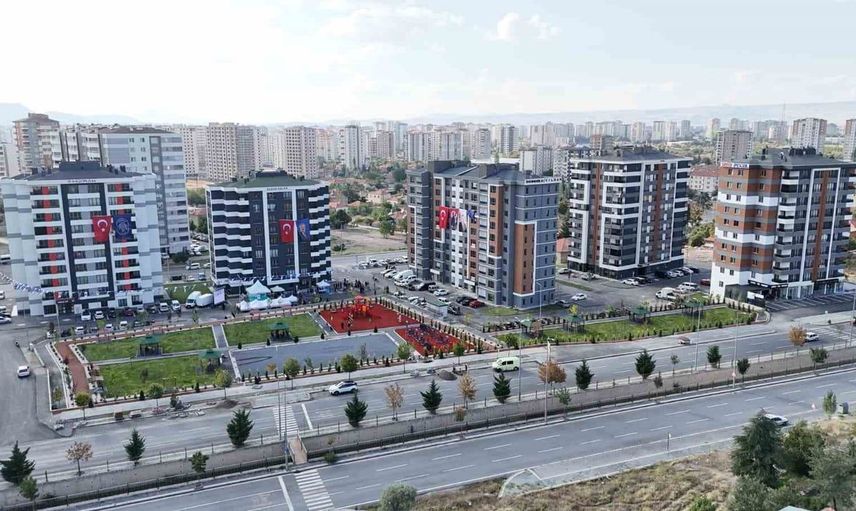 Melikgazi'de kentsel dönüşümle 24 aile yeni evlerine kavuştu