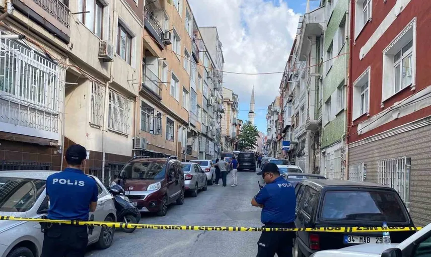 Fatih'te yaşanan faciada emekli polis ailesini katledip intihar etti