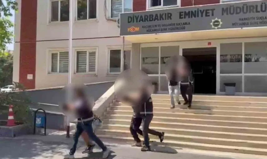 Diyarbakır'da el bombası bulunduran dört kişi tutuklandı