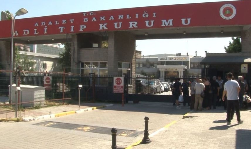 Küçükçekmece'deki trafik kazasında hayatını kaybeden polis memurunun cenazesi aile tarafından alındı