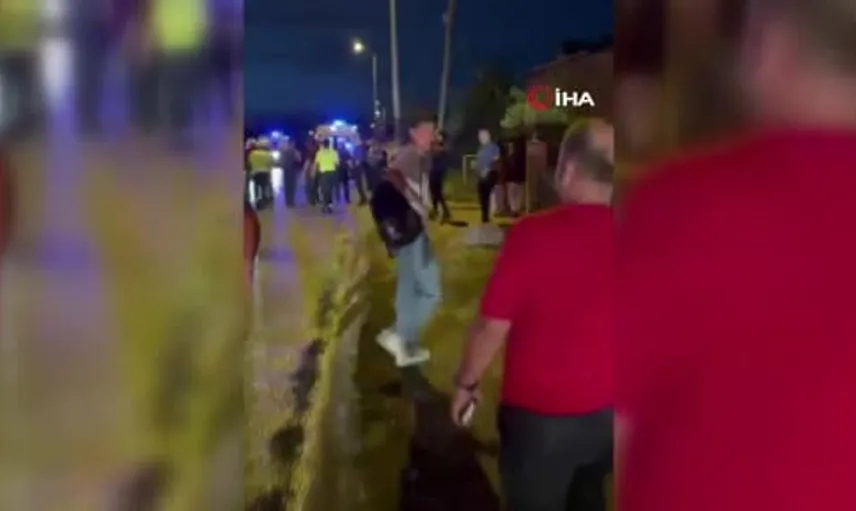 Büyükçekmece'de havalimanı servis aracı devrildi: 18 kişi yaralandı