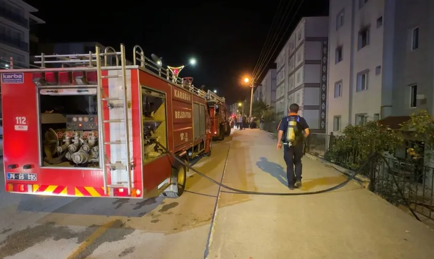 Karabük'te apartman yangınına itfaiye müdahale etti: İki kişi hastaneye kaldırıldı