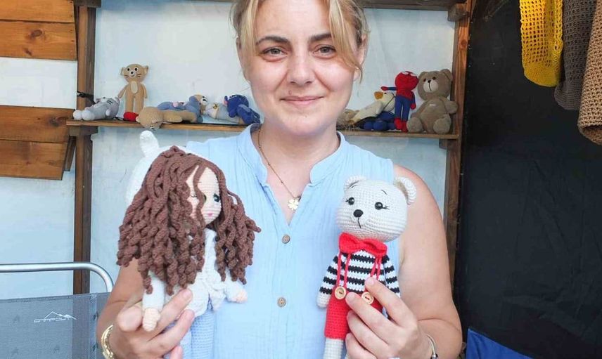 Burhaniye'de Dilek Tuna'nın örgü bebekleri beğeni topladı