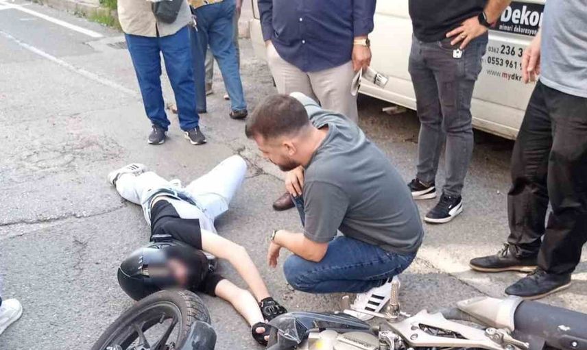 Motosiklet kazasında kask hayat kurtardı