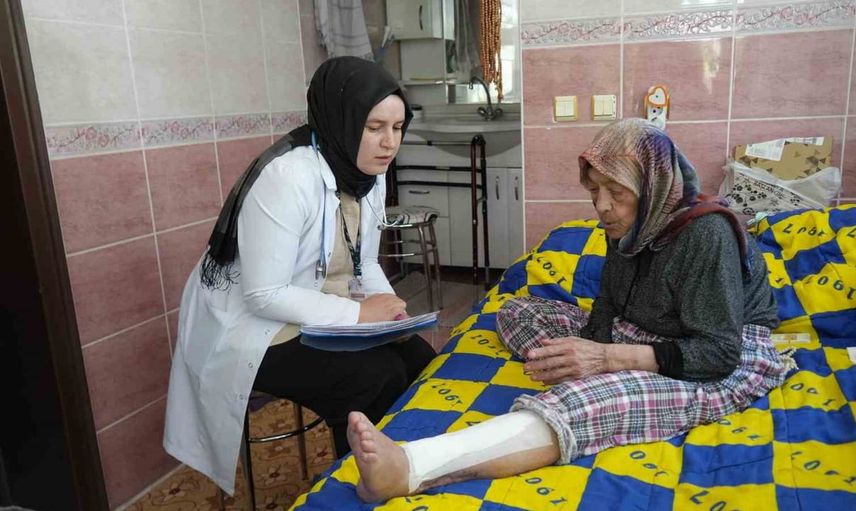 Niğde'de evde sağlık hizmetleriyle hastalar evlerinde tedavi ediliyor