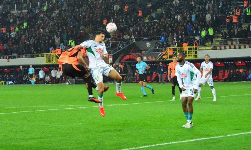 Çorum FK ve Çaykur Rizespor'un mücadelesi ilk yarıda eşitlikte sona erdi