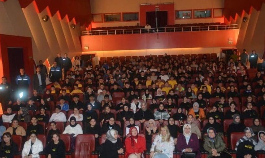Bursa’da emniyetten öğrencilere özel tiyatro etkinliği