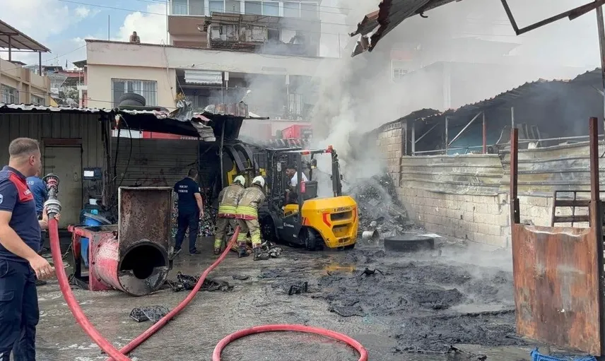Hatay'daki iş yeri yangını evleri tehdit etmeden kontrol altına alındı