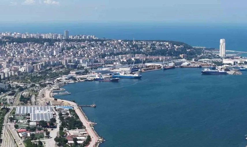 Samsun açıklarındaki gemi yoğunluğu dikkat çekiyor
