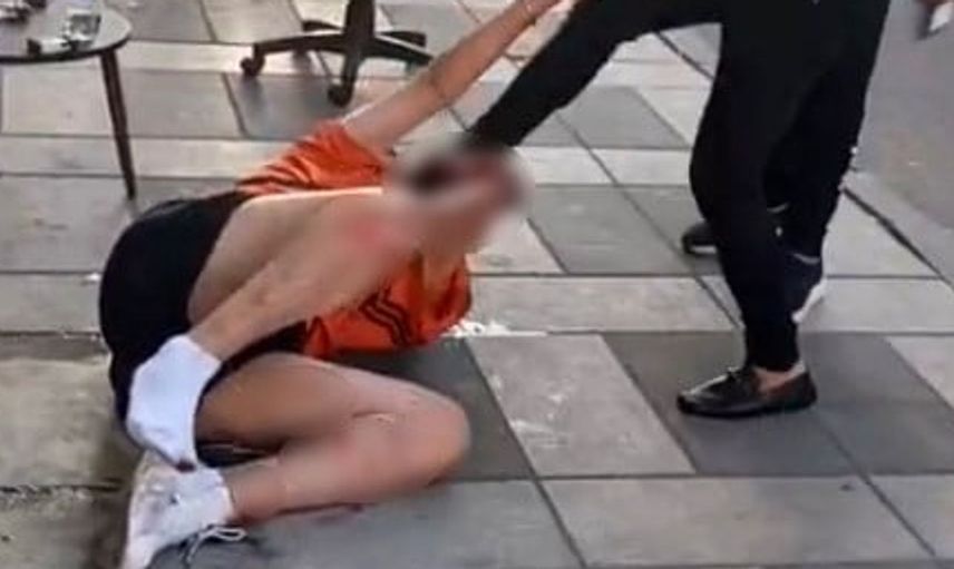 Kilis’te tartışma sonucu cadde ortasında meydana gelen darp anları kaydedildi