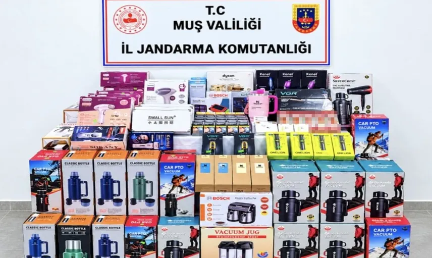 Muş'ta düzenlenen operasyonda 700 bin TL değerinde kaçak ürün ele geçirildi