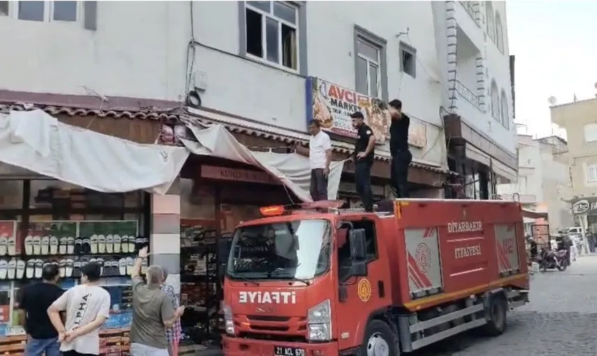 Küçük kedi için seferberlik: itfaiye ekipleri yavru kediyi kurtardı