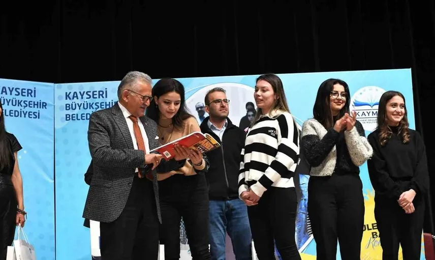 Başkan Büyükkılıç'tan üniversiteyi Kayseri'de tercih eden gençlere sıcak mesaj