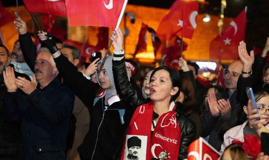Cumhuriyet coşkusu Bolu'da fener alayı ile kutlandı
