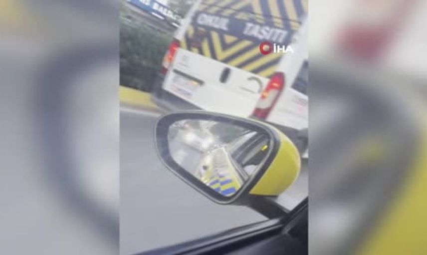 Esenyurt'ta taksi sürücüsüne saldıran otomobilciyi vatandaşlar durdurdu