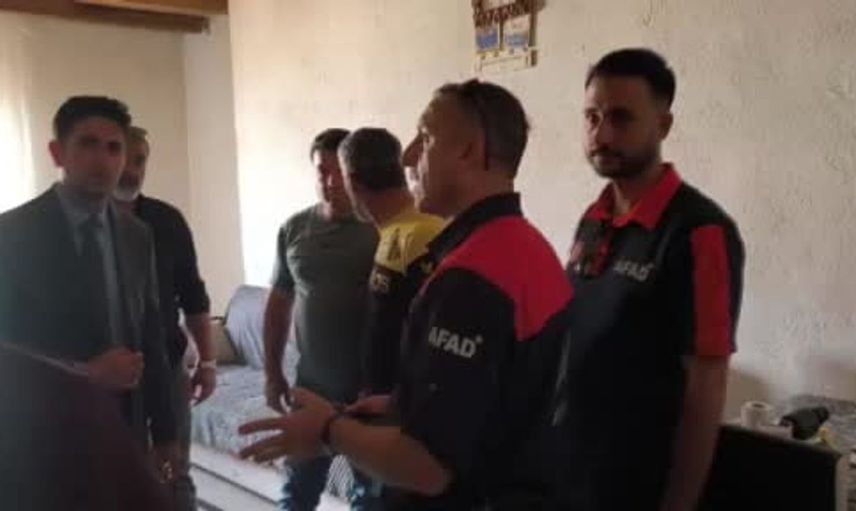 Kayseri'de meydana gelen depremin ardından bazı evlerde hasar tespit edildi