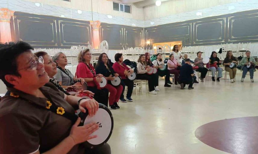 Edirneli kadınlar müzikle kanserle mücadele ederken dayanışmayı da güçlendiriyor