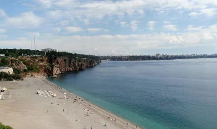 Antalya'da sağanak sonrası güneş yüzünü gösterdi: Sahilde hareketlilik başladı