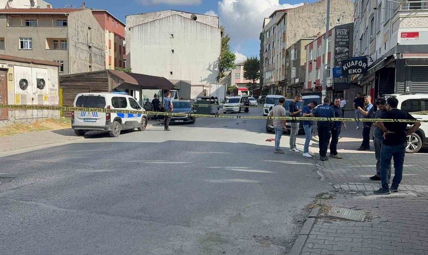 Esenyurt'ta silahlı saldırı: 2 kişi yaralandı