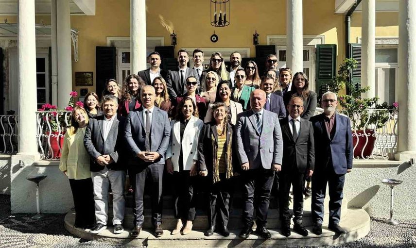 İzmir'de muhtarlar ve elektrik şirketleri buluşarak dayanışmayı güçlendirdi