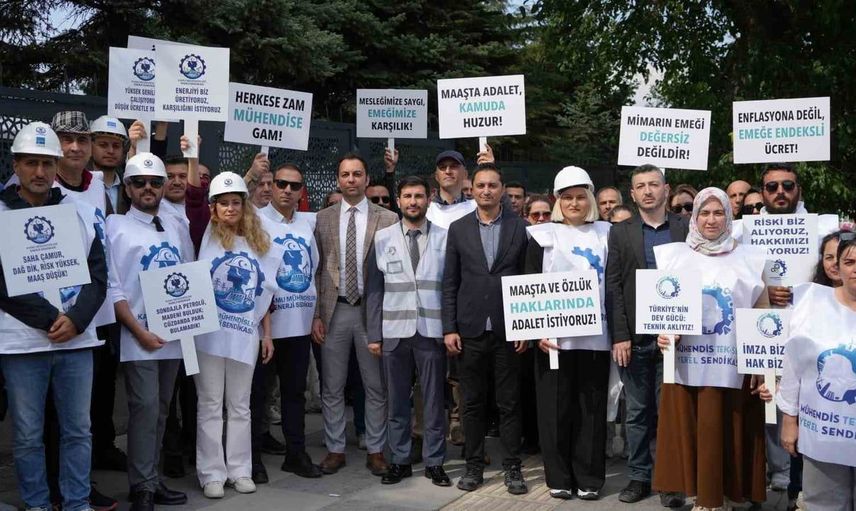 Kamu mühendisleri bakanlık önünde özlük hakları için eylem yaptı